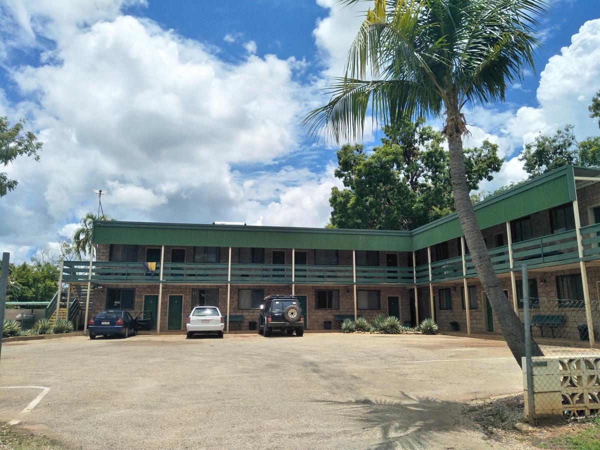 Palm Court Backpackers Hostel Katherine Exterior photo